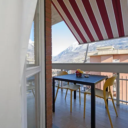 Nholidays - Rue De Paris E Vista Montagna